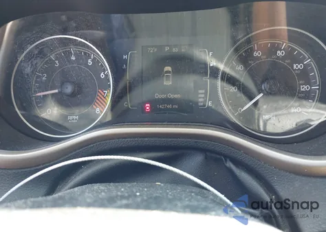 2014 Jeep Cherokee Latitude z USA, uszkodzony, nr VIN 1C4PJMCS7EW265664